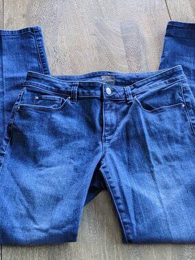 Ann Taylor, Dark Wash Modern Fit 8" Rise, 5 Pockets Distressed Blue Jeans Size 4